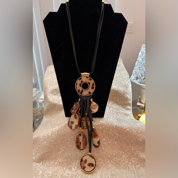 NWT Chico’s Animal STATEMENT Necklace and earrings - Picture 7 of 9